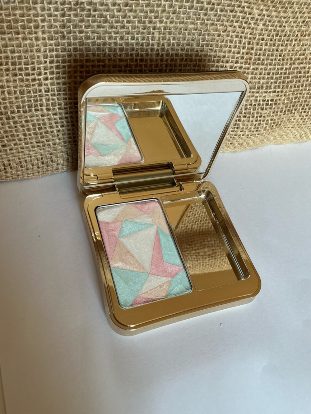 cle de peau Pastel Multicolor Highlighter - Pink, Mint, Cream